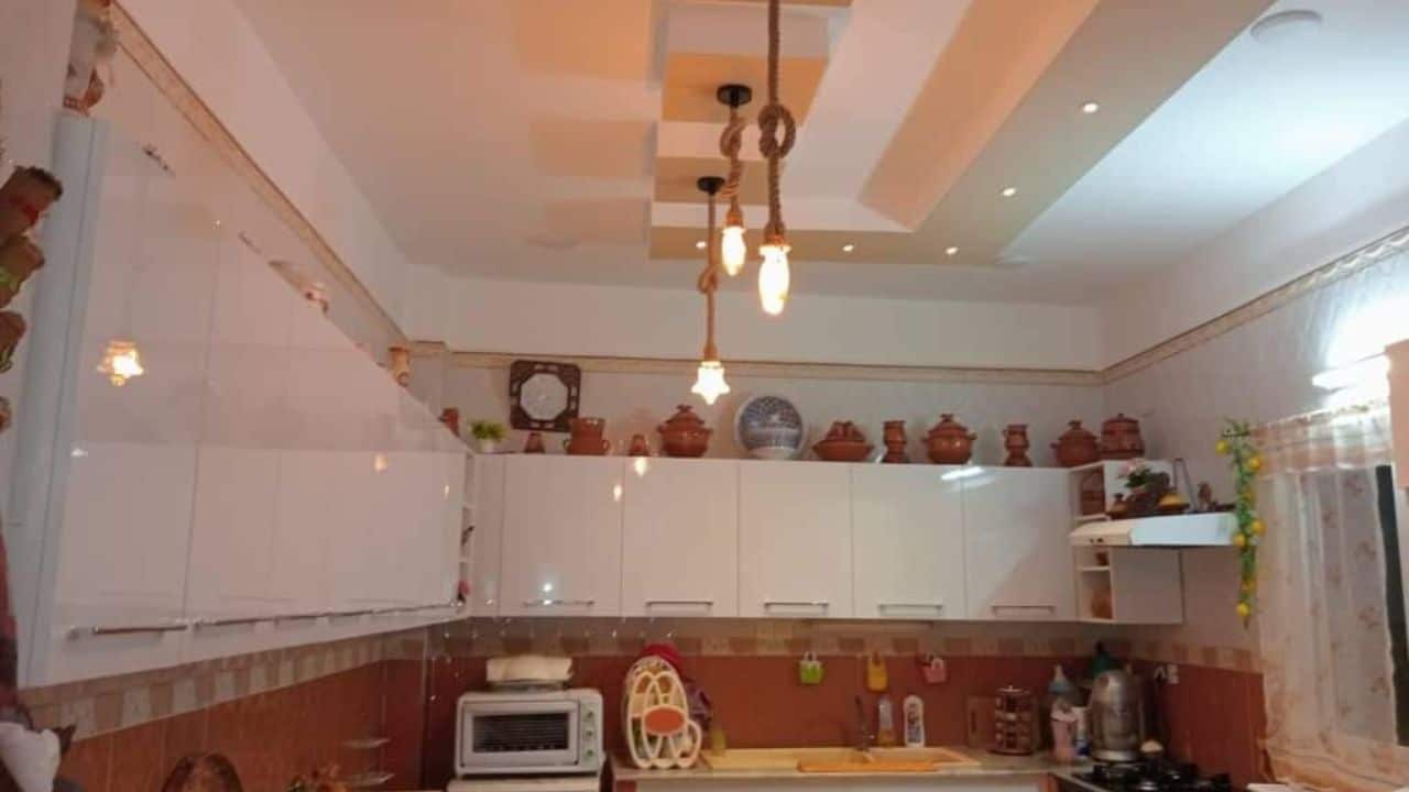 Vente villa f5 actée R+1 avec garage à belgaid