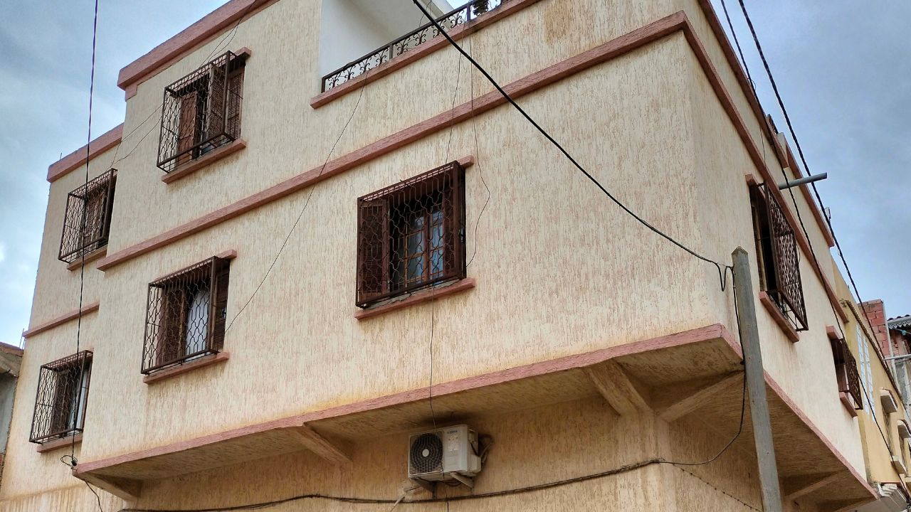 vente petite villa actée R+2 à es sénia oran