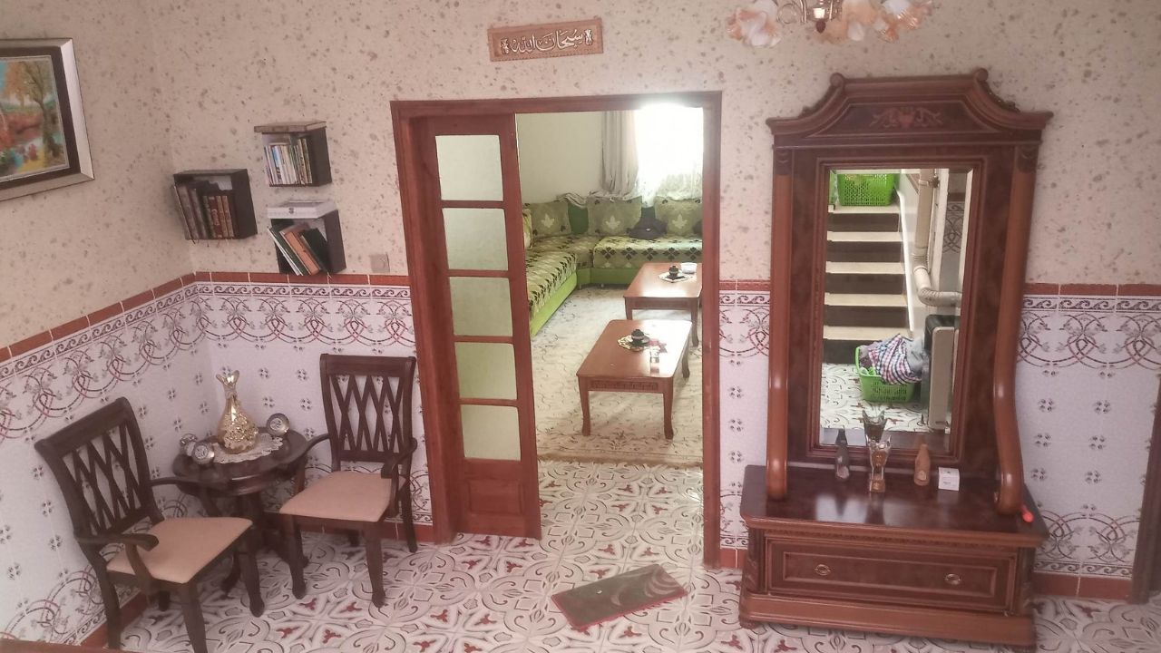 petite villa Actée R+1 à el berki côté cité Djamel